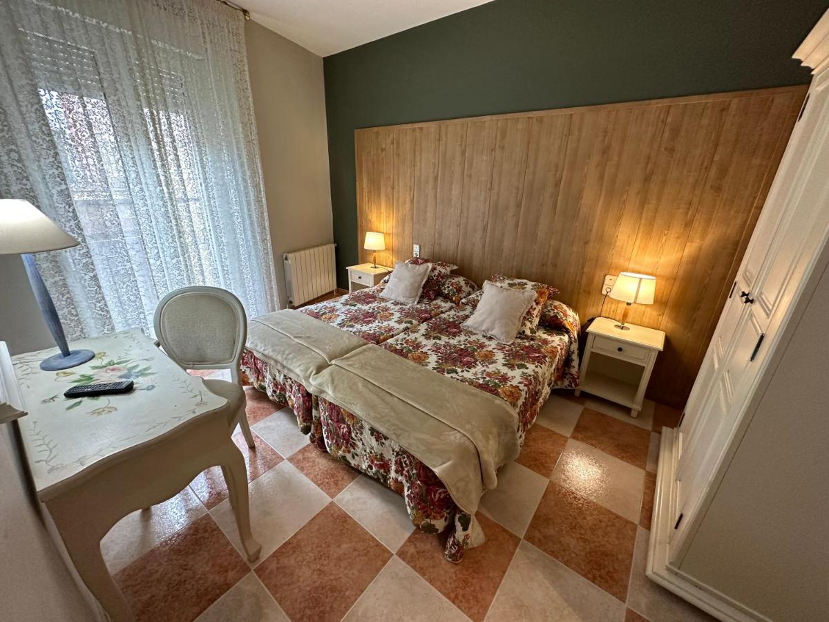 Hostal Bonavista Cervera  Luaran gambar