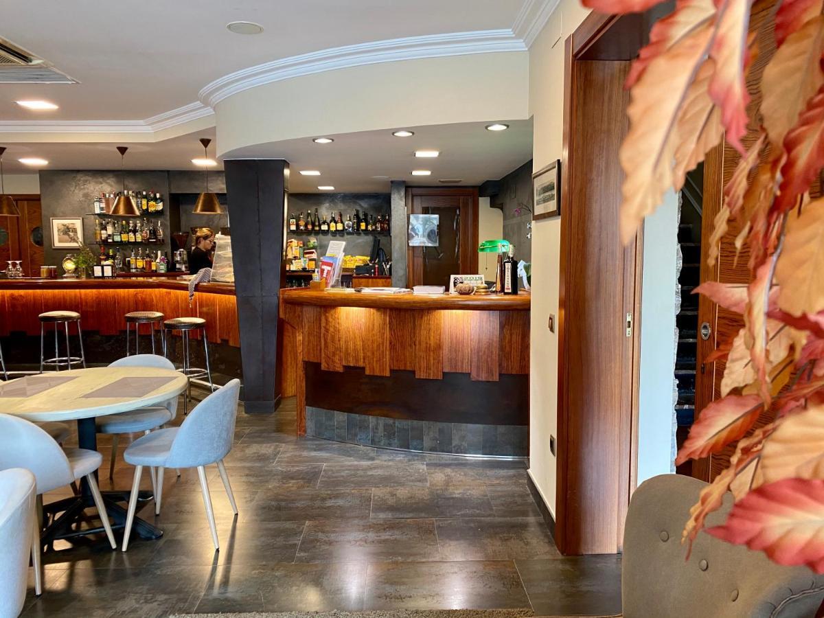 Hostal Bonavista Cervera  Luaran gambar