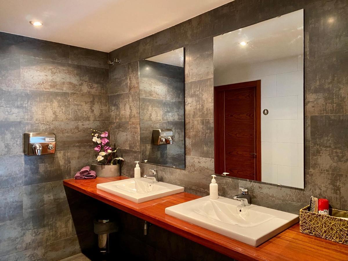 Hostal Bonavista Cervera  Luaran gambar